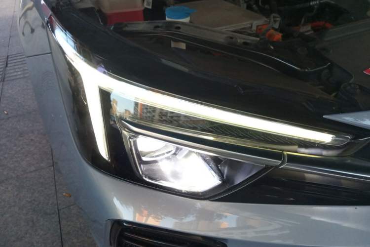 Used Rising ER6 2021 New Dynamic Edition 620km Smart Enjoyment Version Right Front Headlight