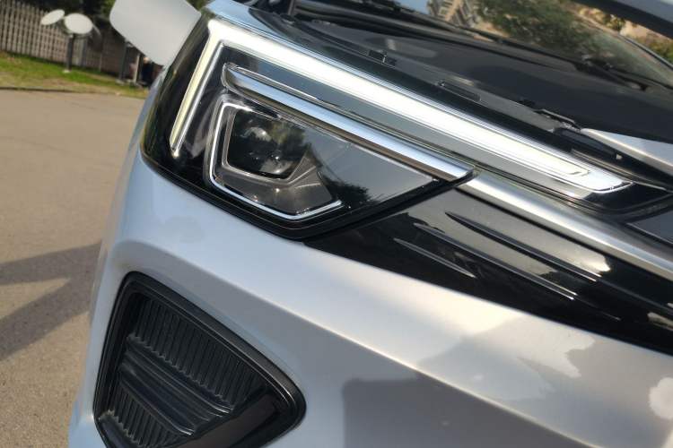 Used Rising ER6 2021 New Dynamic Edition 620km Smart Enjoyment Version Right Front Headlight