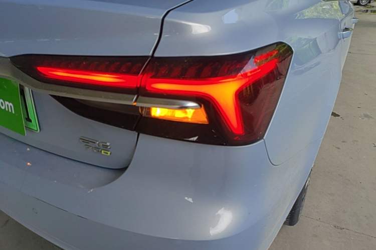 Used Rising ER6 2021 New Dynamic Edition 620km Smart Enjoyment Version Right Rear Taillight