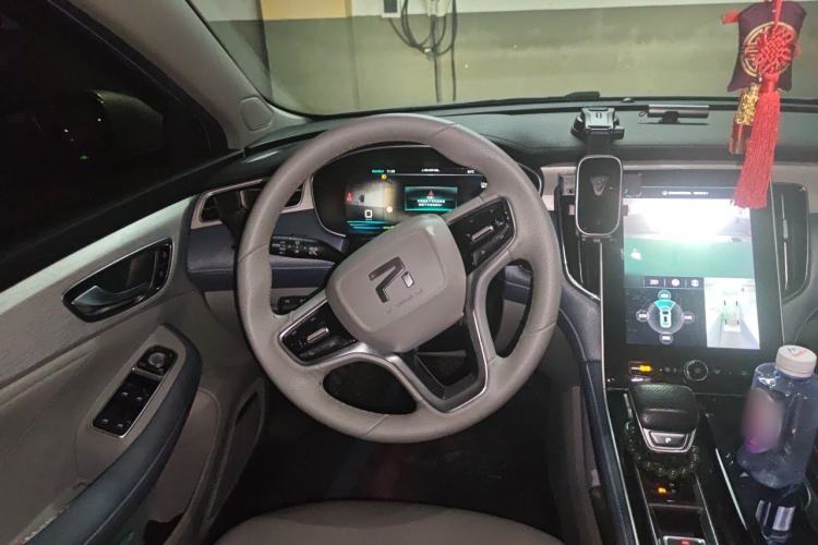 Used Rising ER6 2021 New Dynamic Edition 620km Smart Enjoyment Version Steering Wheel