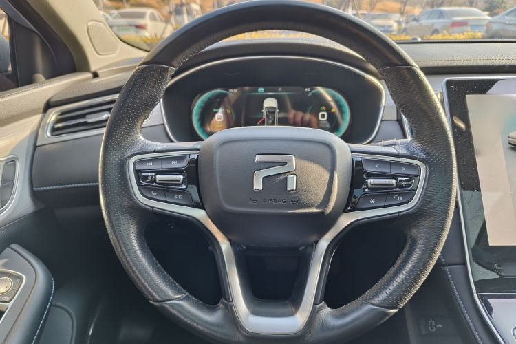 Used Rising ER6 2021 New Dynamic Edition 620km Smart Enjoyment Version Steering Wheel