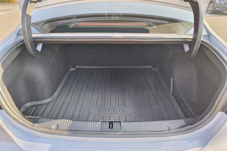 Used Rising ER6 2021 New Dynamic Edition 620km Smart Enjoyment Version Trunk