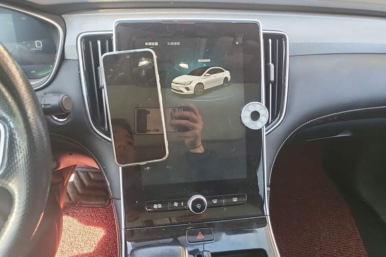 Used Rising ER6 2021 New Dynamic Edition 520km Smart Leading Version Audio And AC Panel