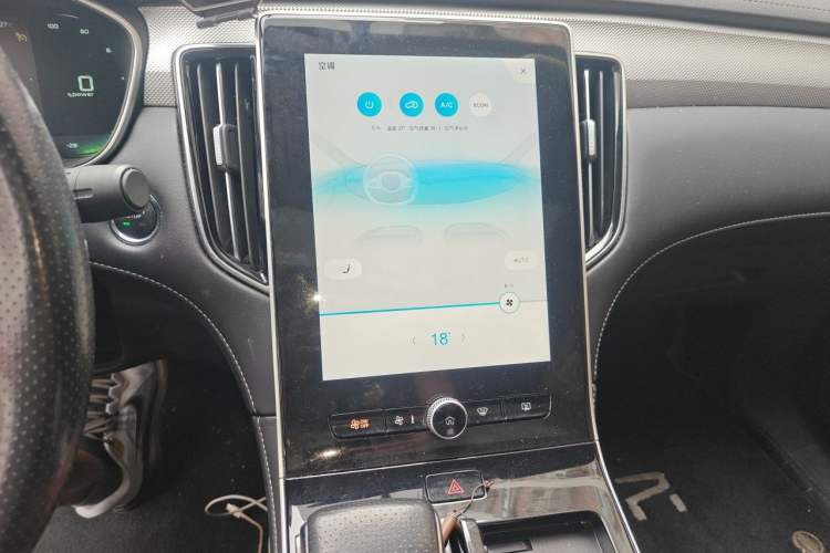 Used Rising ER6 2021 New Dynamic Edition 620km Smart Drive Version Audio And AC Panel