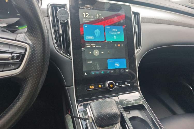 Used Rising ER6 2021 New Dynamic Edition 620km Smart Drive Version Audio And AC Panel