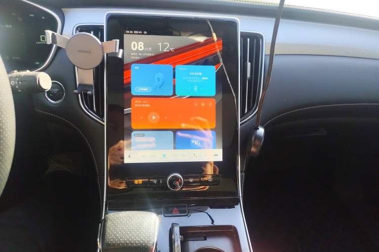 Used Rising ER6 2021 New Dynamic Edition 620km Smart Drive Version Audio And AC Panel