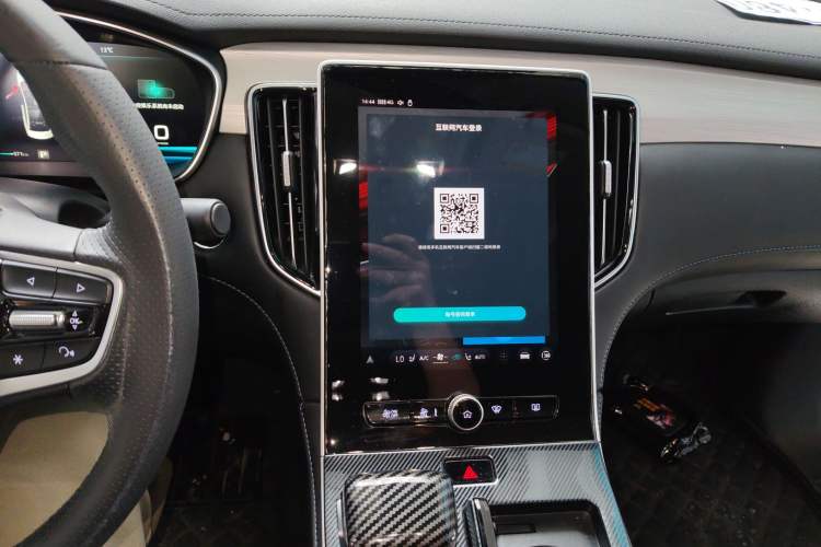 Used Rising ER6 2021 New Dynamic Edition 620km Smart Enjoyment Version Audio And AC Panel