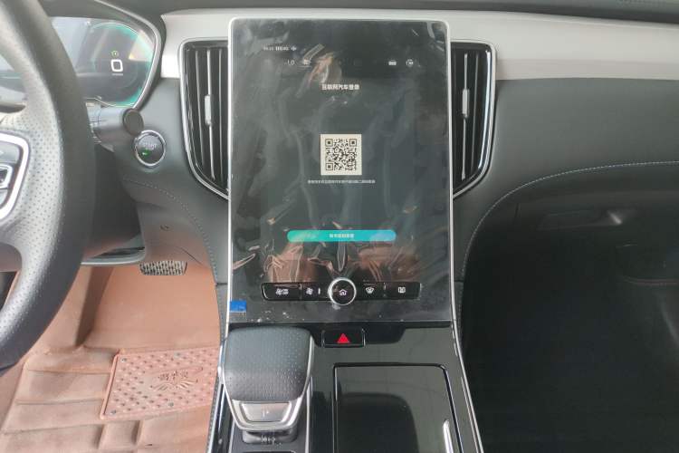 Used Rising ER6 2021 New Dynamic Edition 620km Smart Enjoyment Version Audio And AC Panel