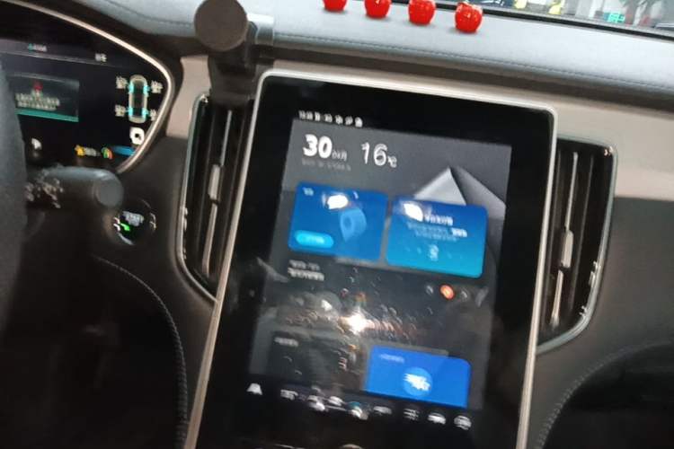 Used Rising ER6 2021 New Dynamic Edition 620km Smart Enjoyment Version Audio And AC Panel