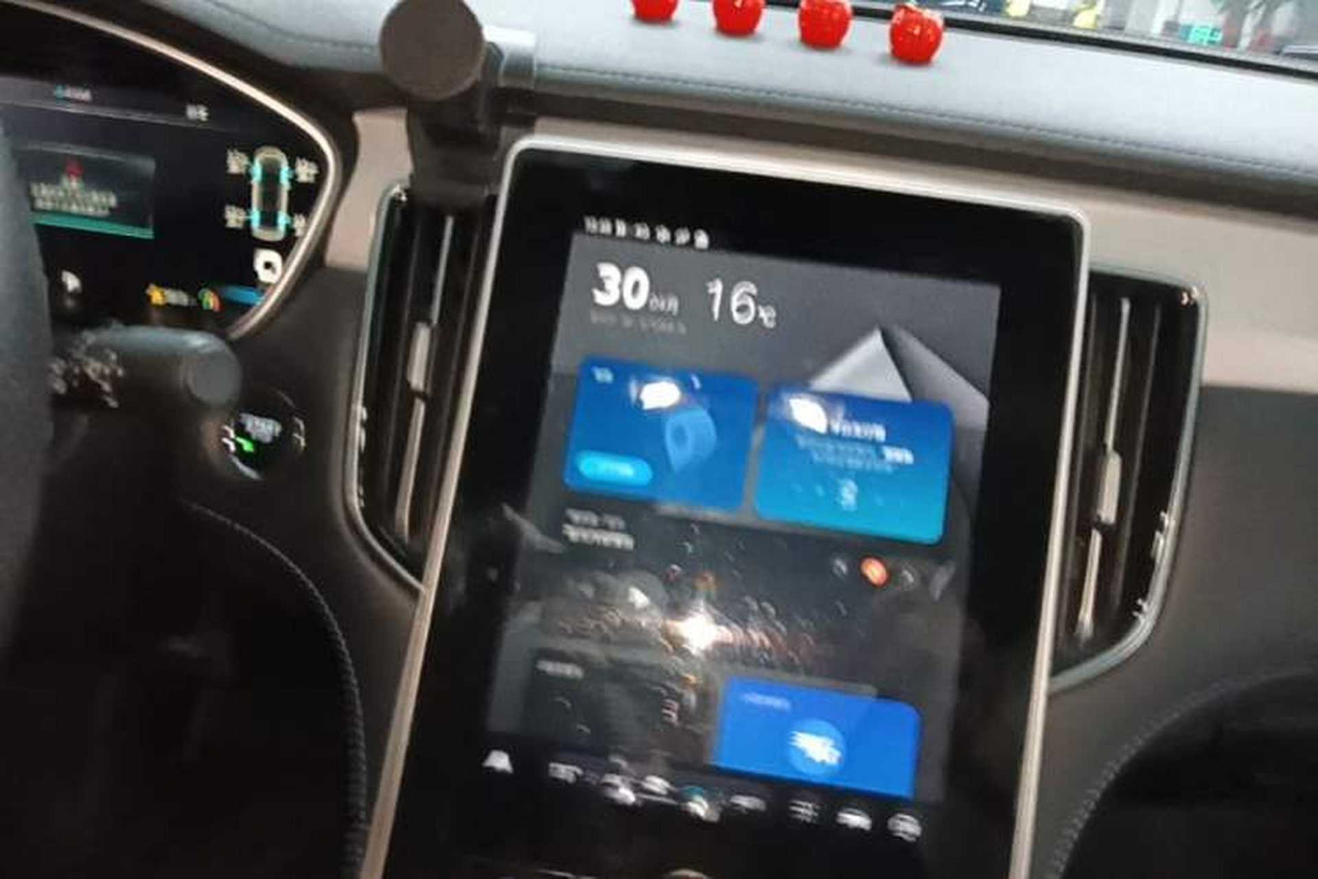 Used Rising ER6 2021 New Dynamic Edition 620km Smart Enjoyment Version Audio And AC Panel