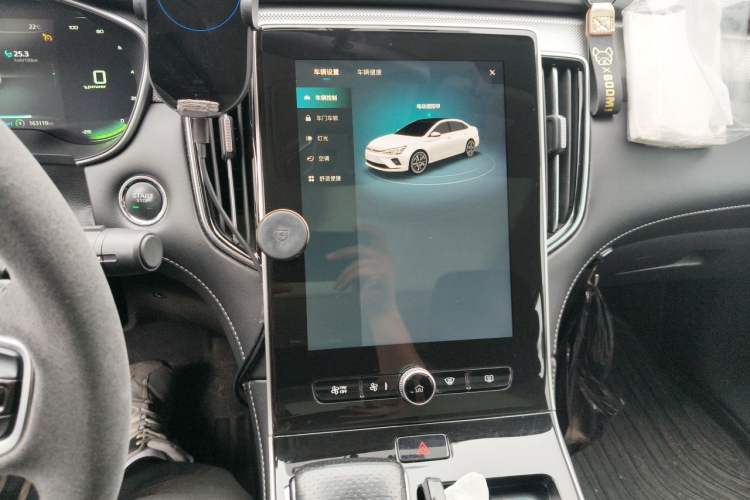 Used Rising ER6 2021 New Dynamic Edition 620km Smart Drive Version Audio And AC Panel
