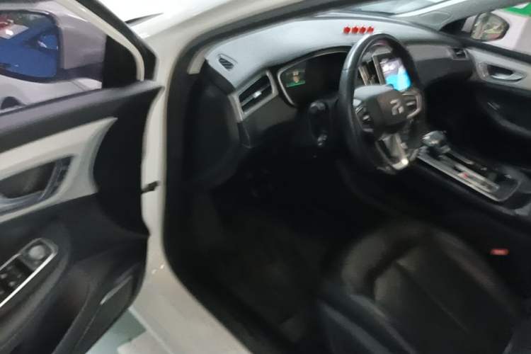 Used Rising ER6 2021 New Dynamic Edition 620km Smart Enjoyment Version Driver Seat