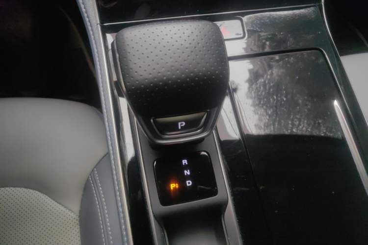 Used Rising ER6 2021 New Dynamic Edition 520km Smart Leading Version Gear Lever