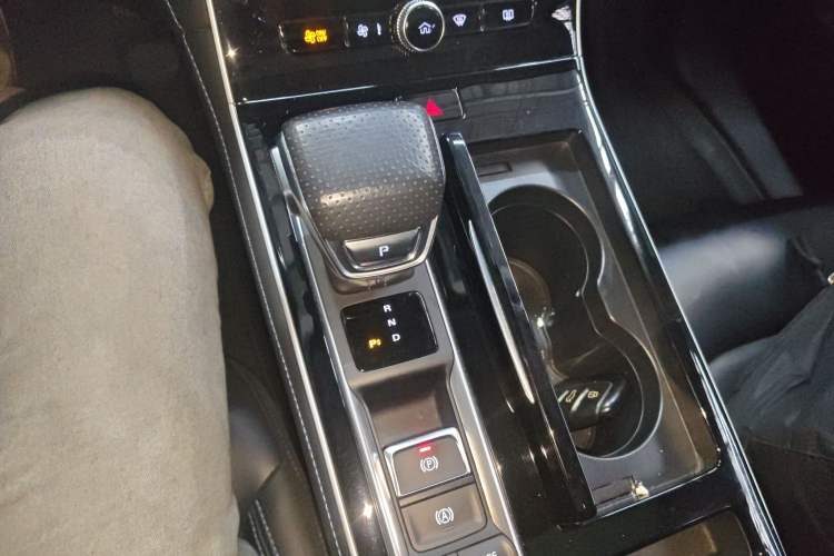Used Rising ER6 2021 New Dynamic Edition 620km Smart Enjoyment Version Gear Lever