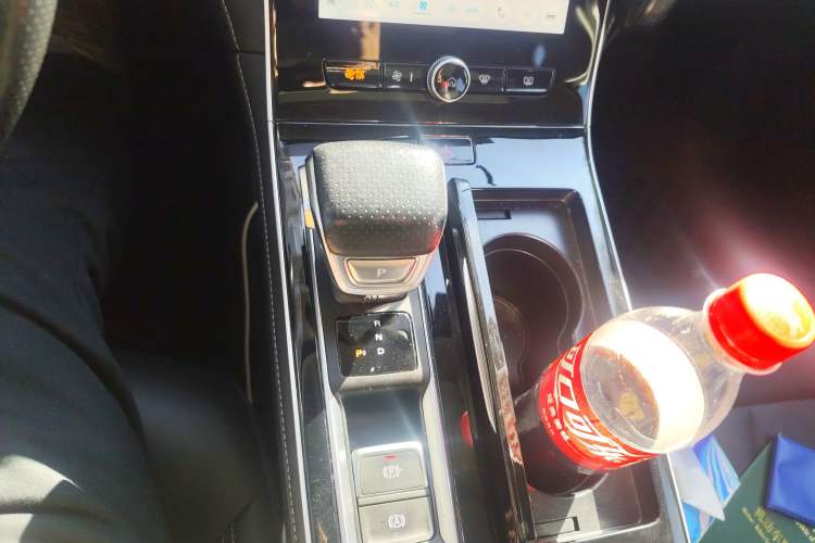 Used Rising ER6 2021 New Dynamic Edition 620km Smart Drive Version Gear Lever