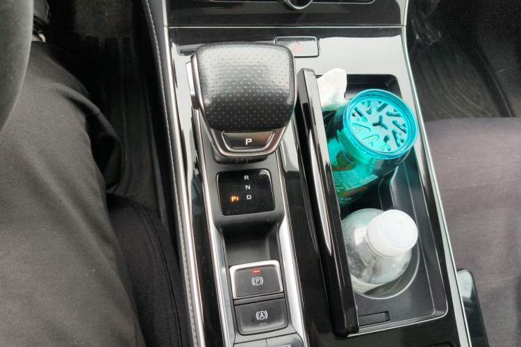 Used Rising ER6 2021 New Dynamic Edition 620km Smart Drive Version Gear Lever