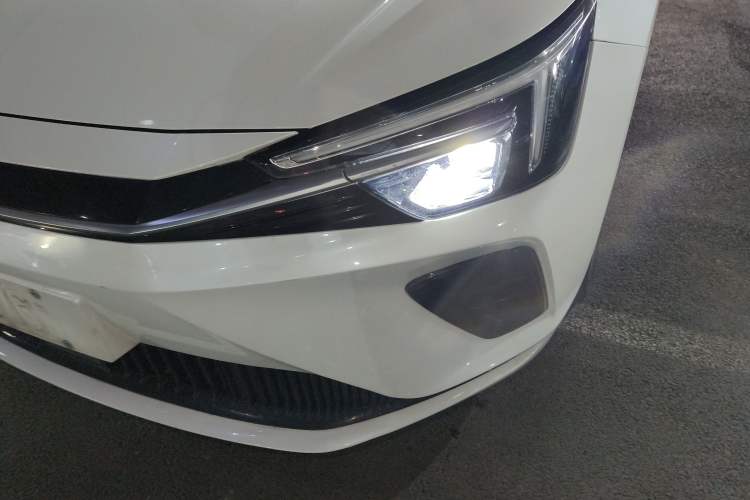 Used Rising ER6 2021 New Dynamic Edition 620km Smart Enjoyment Version Left Front Headlight