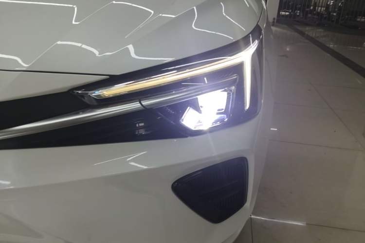 Used Rising ER6 2021 New Dynamic Edition 620km Smart Drive Version Left Front Headlight