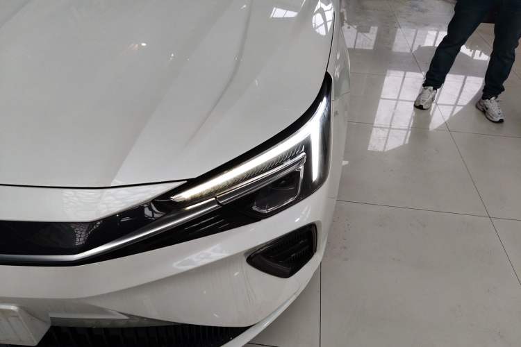 Used Rising ER6 2021 New Dynamic Edition 620km Smart Enjoyment Version Left Front Headlight