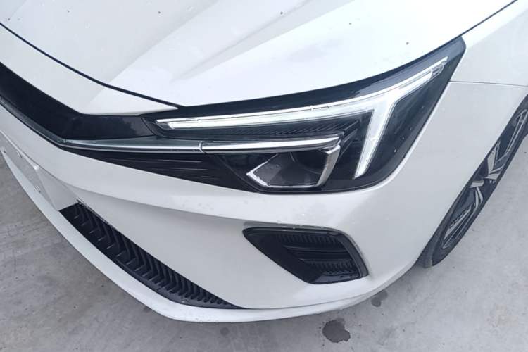Used Rising ER6 2021 New Dynamic Edition 620km Smart Enjoyment Version Left Front Headlight