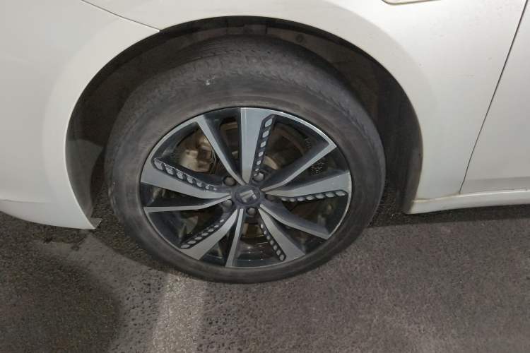 Used Rising ER6 2021 New Dynamic Edition 620km Smart Enjoyment Version Left Front Wheel Hub