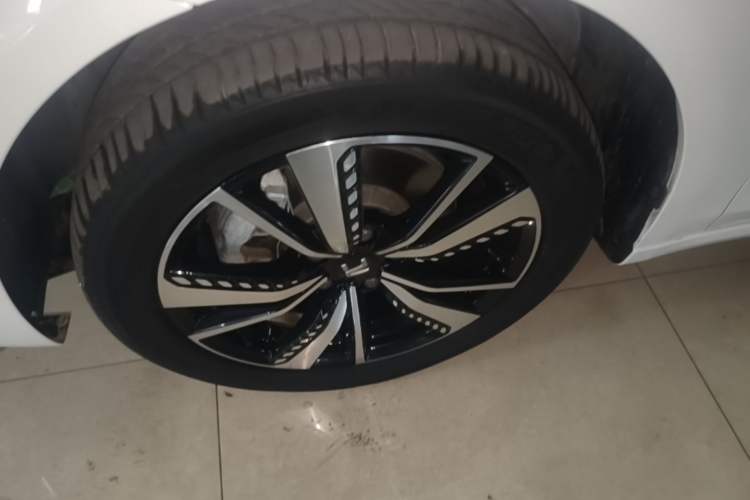 Used Rising ER6 2021 New Dynamic Edition 620km Smart Drive Version Left Front Wheel Hub