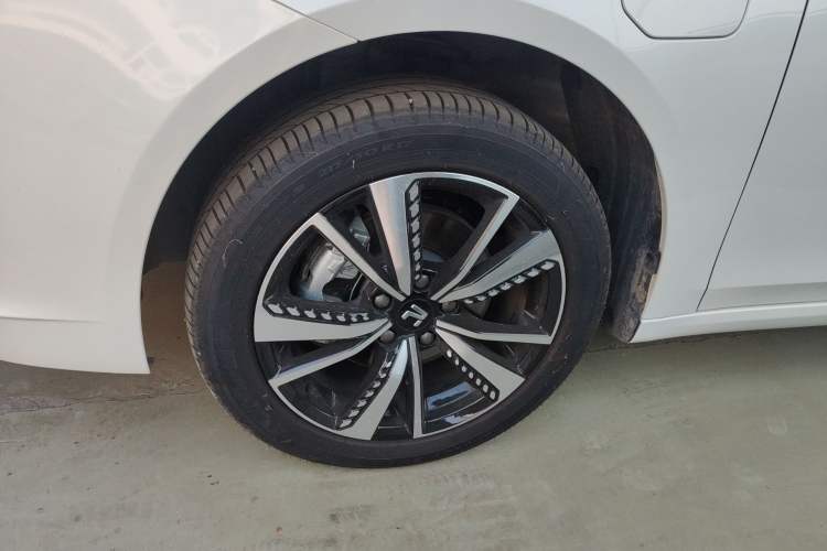Used Rising ER6 2021 New Dynamic Edition 620km Smart Enjoyment Version Left Front Wheel Hub