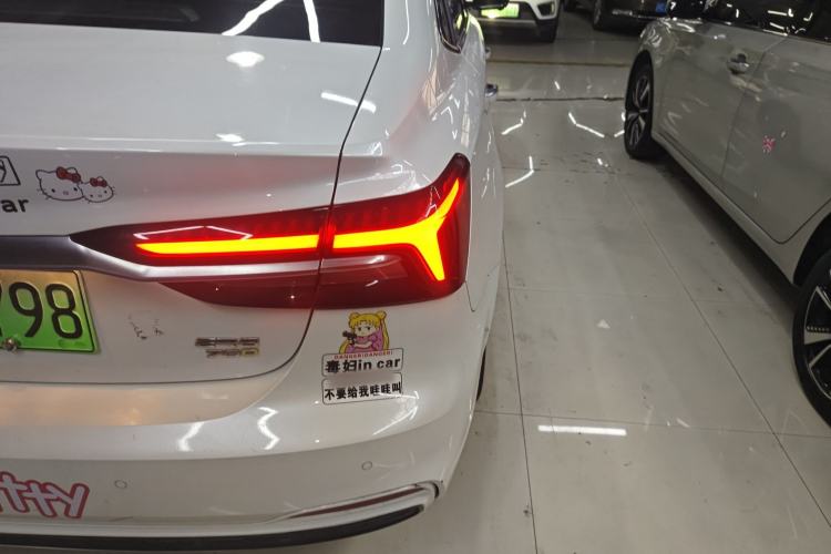 Used Rising ER6 2021 New Dynamic Edition 620km Smart Enjoyment Version Right Rear Taillight