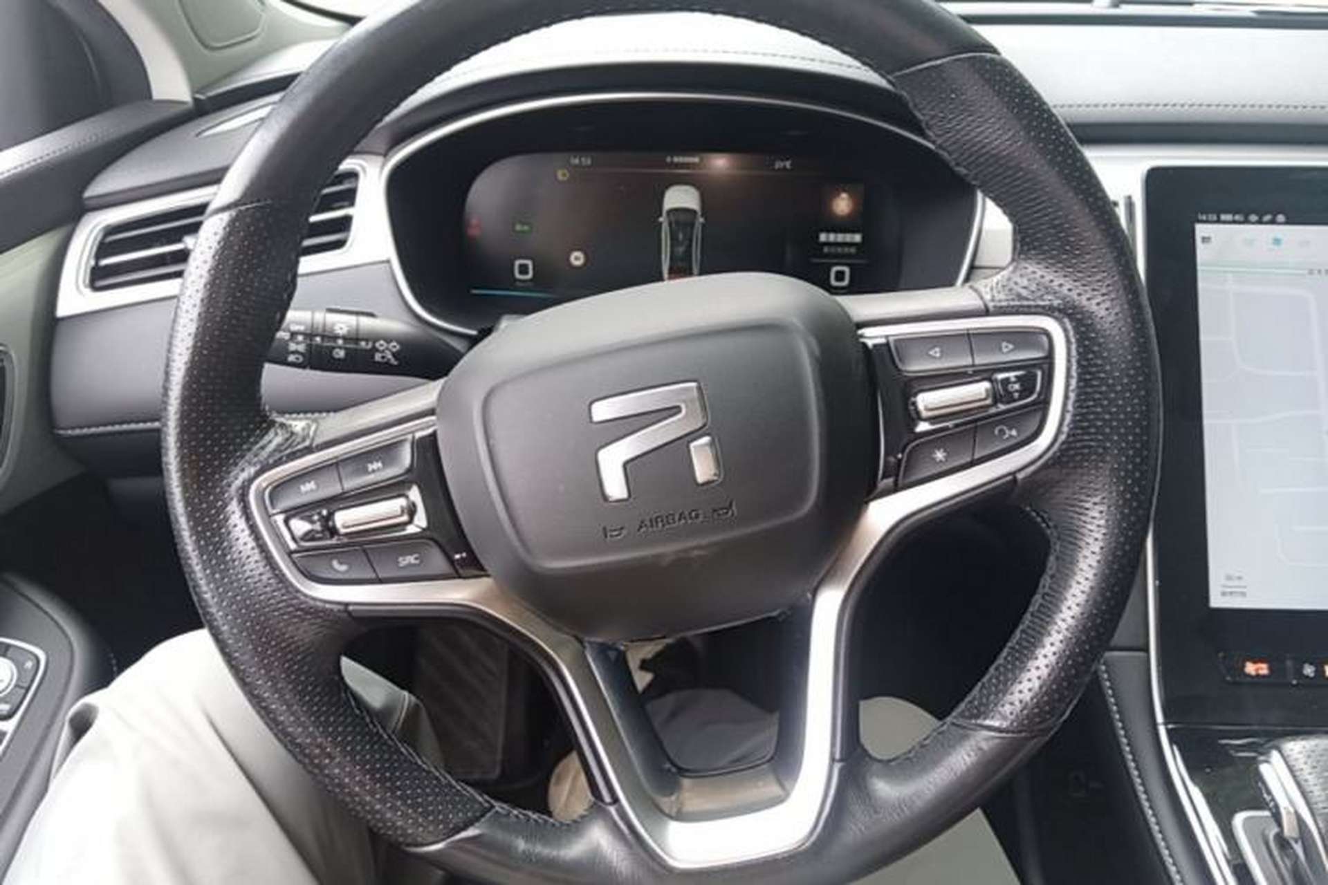 Used Rising ER6 2021 New Dynamic Edition 620km Smart Enjoyment Version Steering Wheel