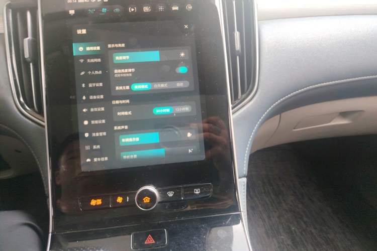 Used Rising ER6 2021 New Dynamic Edition 620km Smart Enjoyment Version Audio And AC Panel