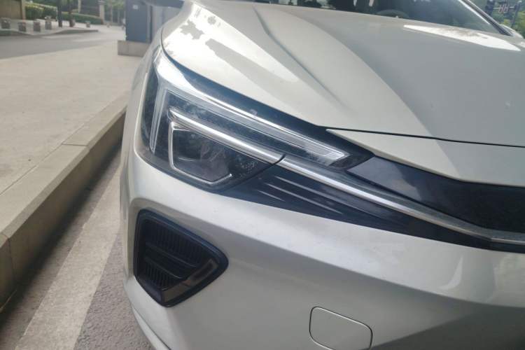 Used Rising ER6 2021 New Dynamic Edition 620km Smart Enjoyment Version Right Front Headlight