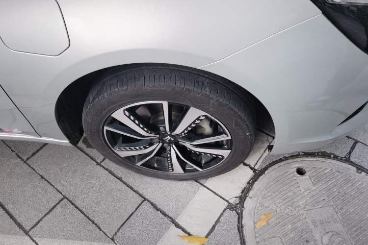 Used Rising ER6 2021 New Dynamic Edition 620km Smart Enjoyment Version Right Front Wheel Hub
