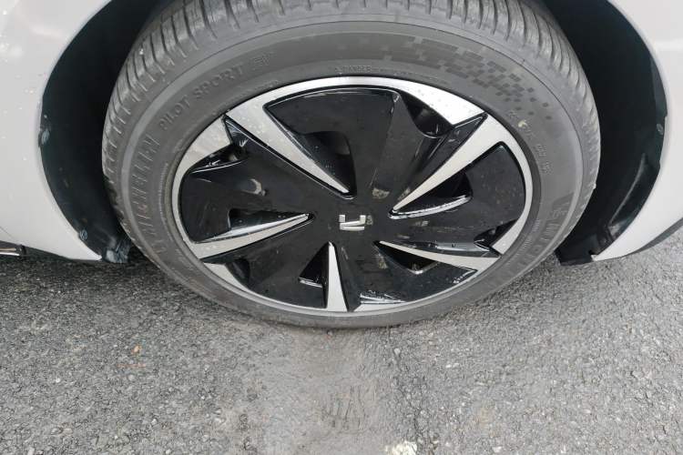 Used Rising F7 2023 Advanced Edition Right Front Wheel Hub