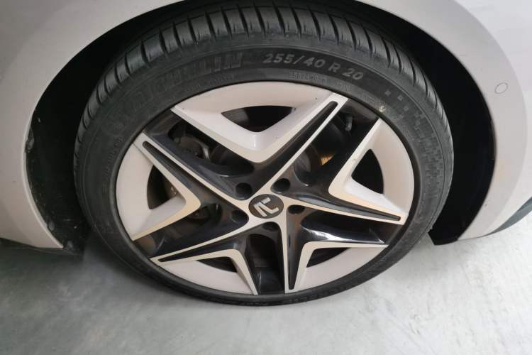 Used Rising F7 2023 Long-Range Pro Edition Right Front Wheel Hub