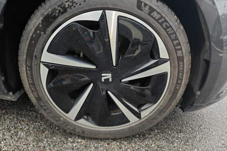 Used Rising F7 2023 Advanced Edition Right Front Wheel Hub