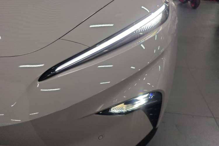 Used Rising F7 2023 Revised Version Long-Range Pro Edition Left Front Headlight