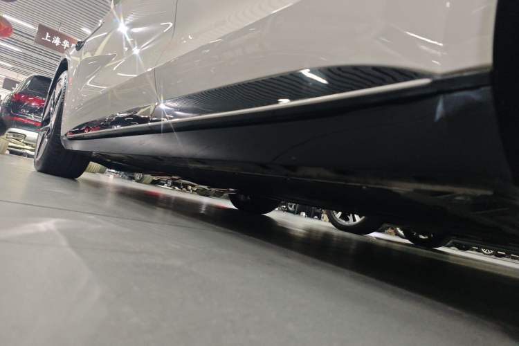Used Rising F7 2023 Revised Version Long-Range Pro Edition Left Side Sill