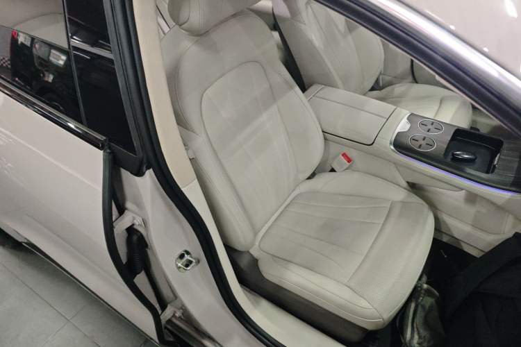 Used Rising F7 2023 Revised Version Long-Range Pro Edition Right Front Seat
