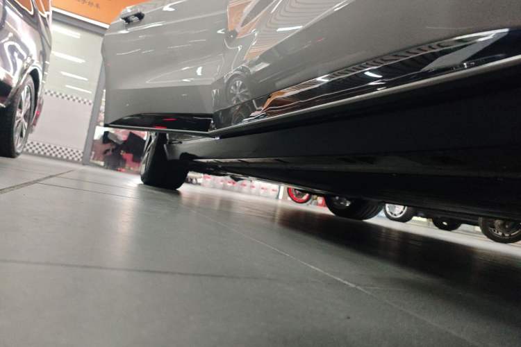 Used Rising F7 2023 Revised Version Long-Range Pro Edition Right Side Sill