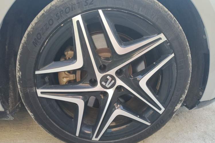 Used Rising F7 2023 Advanced Edition Right Front Wheel Hub