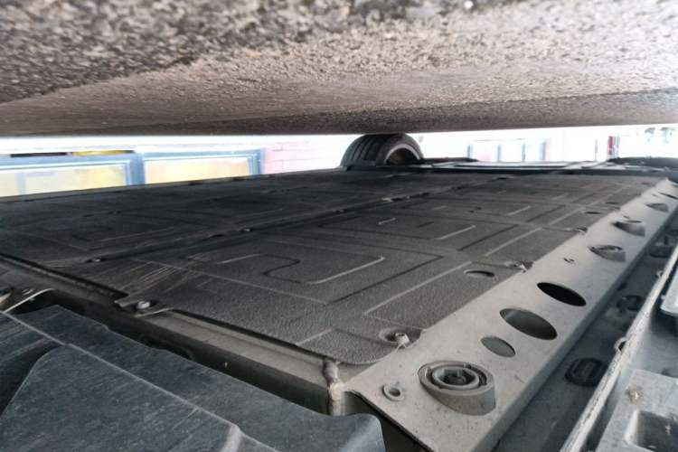Used Rising F7 2023 Long-Range Pro Edition Chassis Front Right