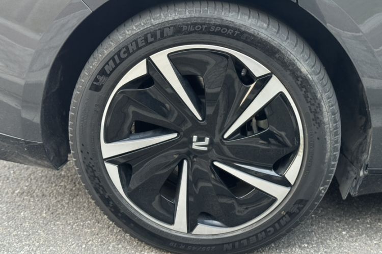 Used Rising F7 2023 Long-Range Edition Exterior 12