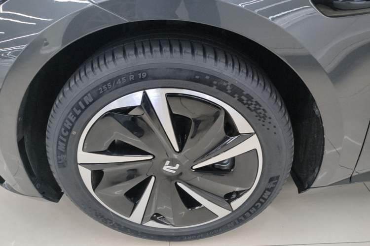 Used Rising F7 2023 Long-Range Edition Exterior 4