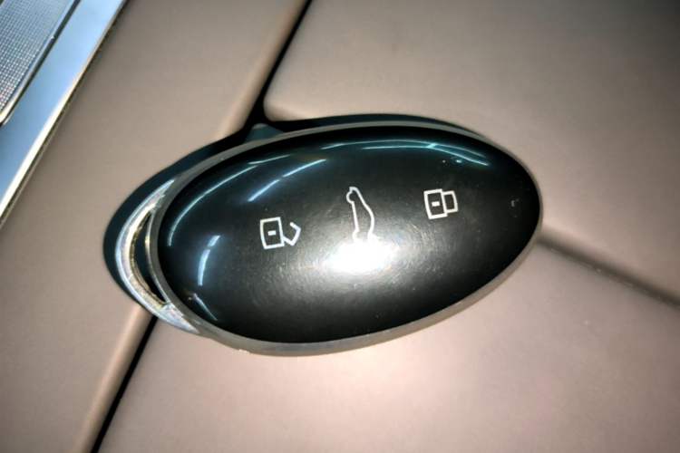 Used Rising F7 2023 Long-Range Edition Interior 1