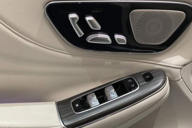 Used Rising F7 2023 Long-Range Pro Edition Interior 11