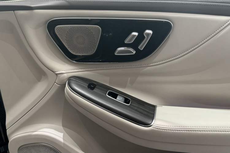 Used Rising F7 2023 Long-Range Pro Edition Interior 12