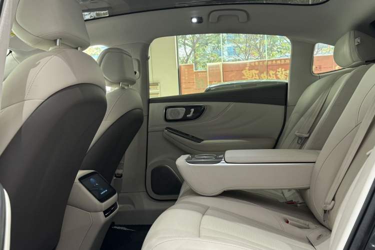 Used Rising F7 2023 Long-Range Pro Edition Interior 2
