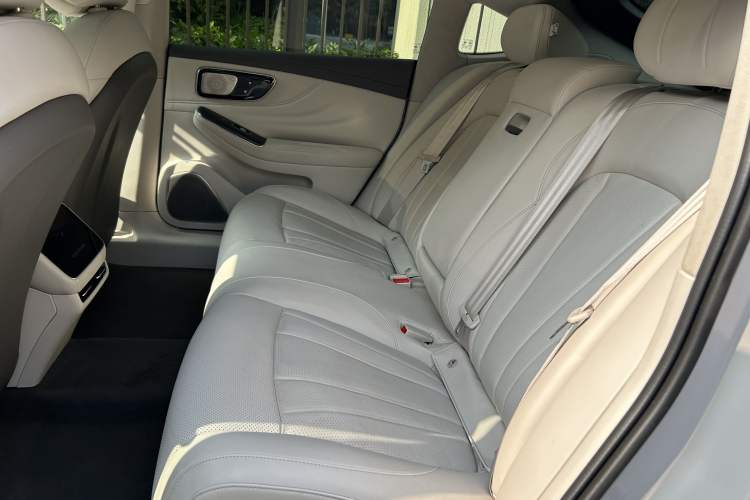 Used Rising F7 2023 Long-Range Pro Edition Interior 2