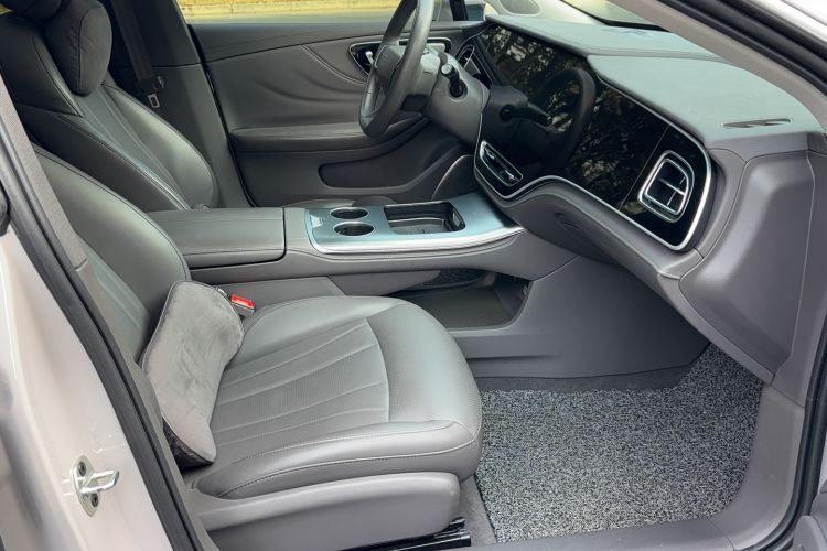 Used Rising F7 2023 Long-Range Pro Edition Interior 2