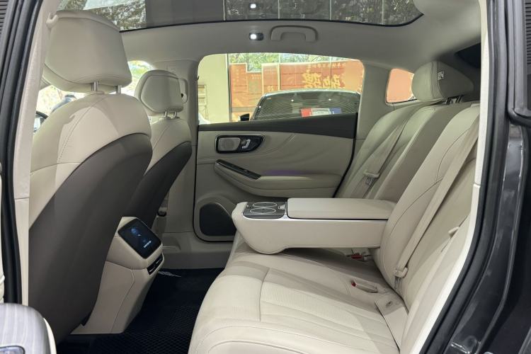 Used Rising F7 2023 Long-Range Pro Edition Interior 3